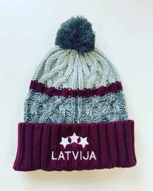 Cepure ar izšuvumu Latvija 'bordo' ar pušķi