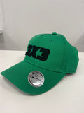 Cepure 3X3 zaļa ar ieliektu nagu un melnu izšuvumu