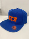Cepure 3X3 zila ar taisnu nagu un oranžo izšuvumu